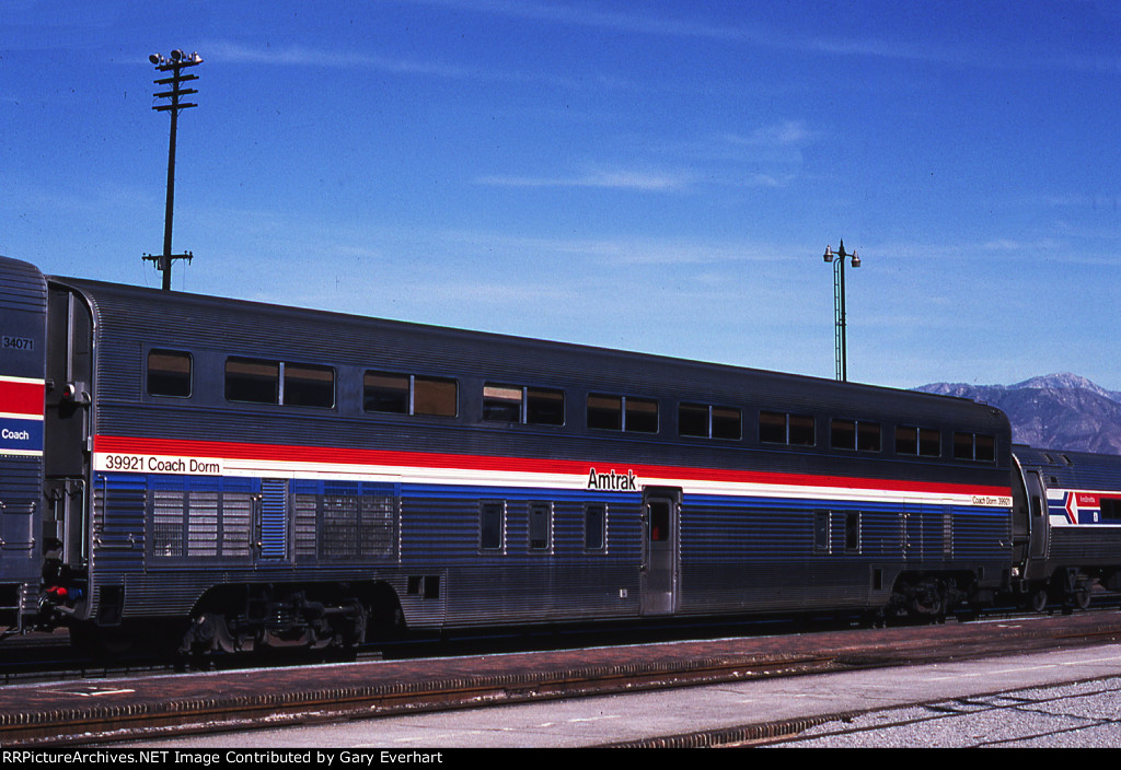 AMTK Coach/Dorm #39921 - Amtrak